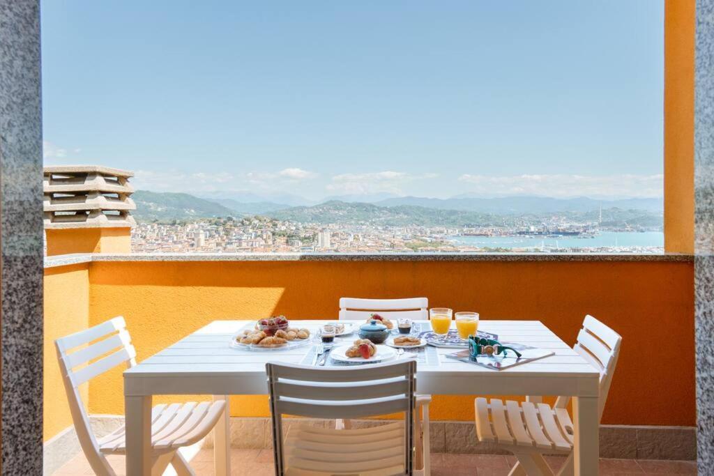 Апартаменты Piccapiana Sea View Attic Flat Специя Экстерьер фото